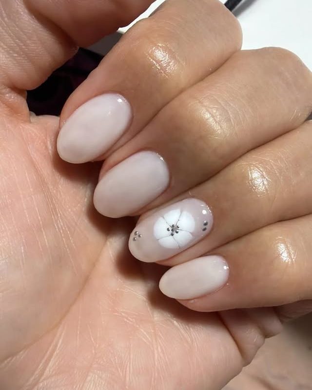 Uñas nude con detalle